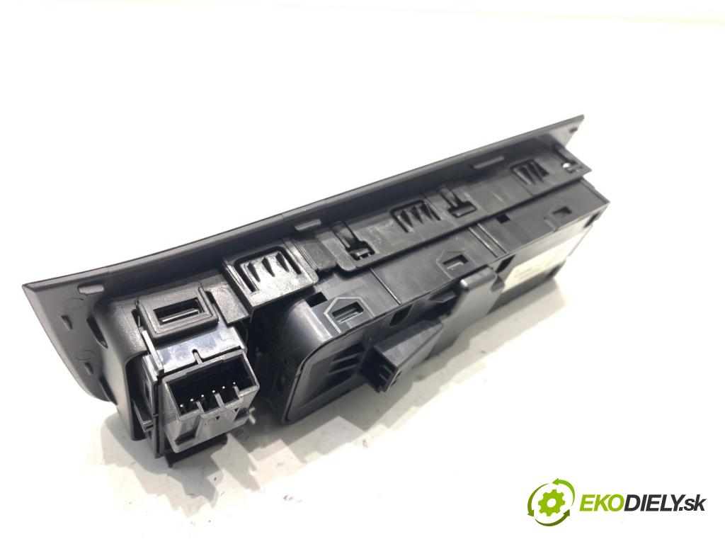 VOLVO V40 liftback 2016 88 kW D2 1969 přepínač oken 31453232 (Páčky pod volantem)