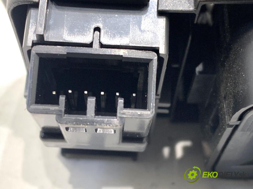 VOLVO V40 liftback 2016 88 kW D2 1969 přepínač oken 31453232 (Páčky pod volantem)