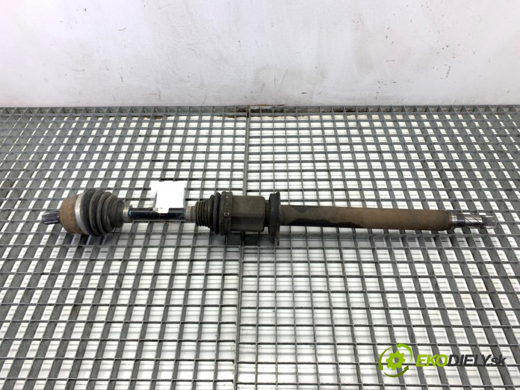 VOLVO V40 liftback 2016 88 kW D2 1969 poloos pravý přední část 