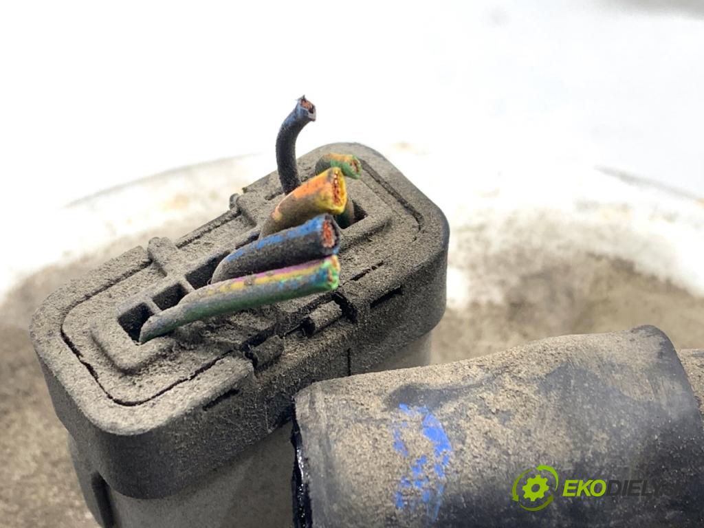 VOLVO V40 liftback 2016 88 kW D2 1969 pumpa paliva 31321153