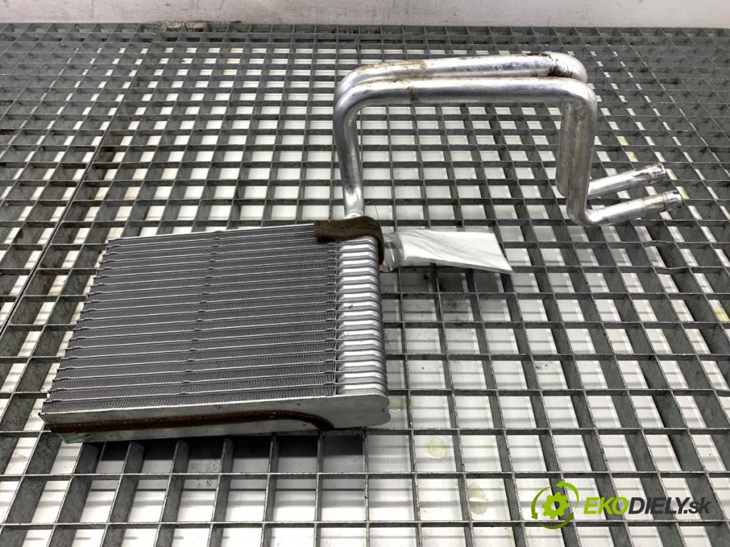 VOLVO V40 liftback 2016 88 kW D2 1969 Výhrevné teleso, radiátor kúrenia VPAMFH18476AB (Radiátor kúrenia)