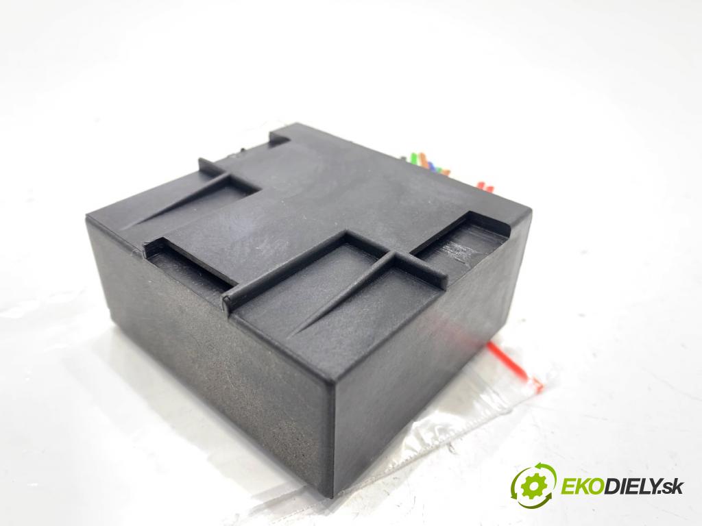 VOLVO V40 liftback 2016 88 kW D2 1969 modul tažného oka  (Řídící jednotka ostatní)