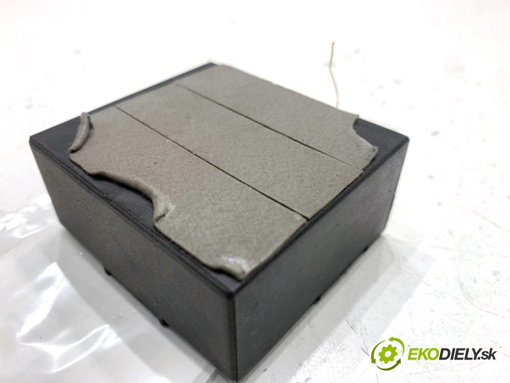 VOLVO V40 liftback 2016 88 kW D2 1969 modul tažného oka  (Řídící jednotka ostatní)