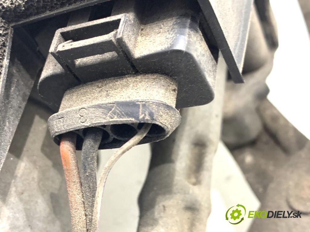 VOLVO V40 liftback 2016 88 kW D2 1969 Mechanizmus stieračov predný 31378574 (Motorček stieračov predný)