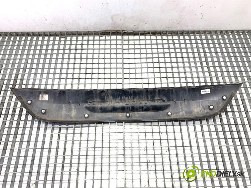 VOLVO V40 liftback 2016 88 kW D2 1969 zadní část - čelo dveří zadní část 31301301