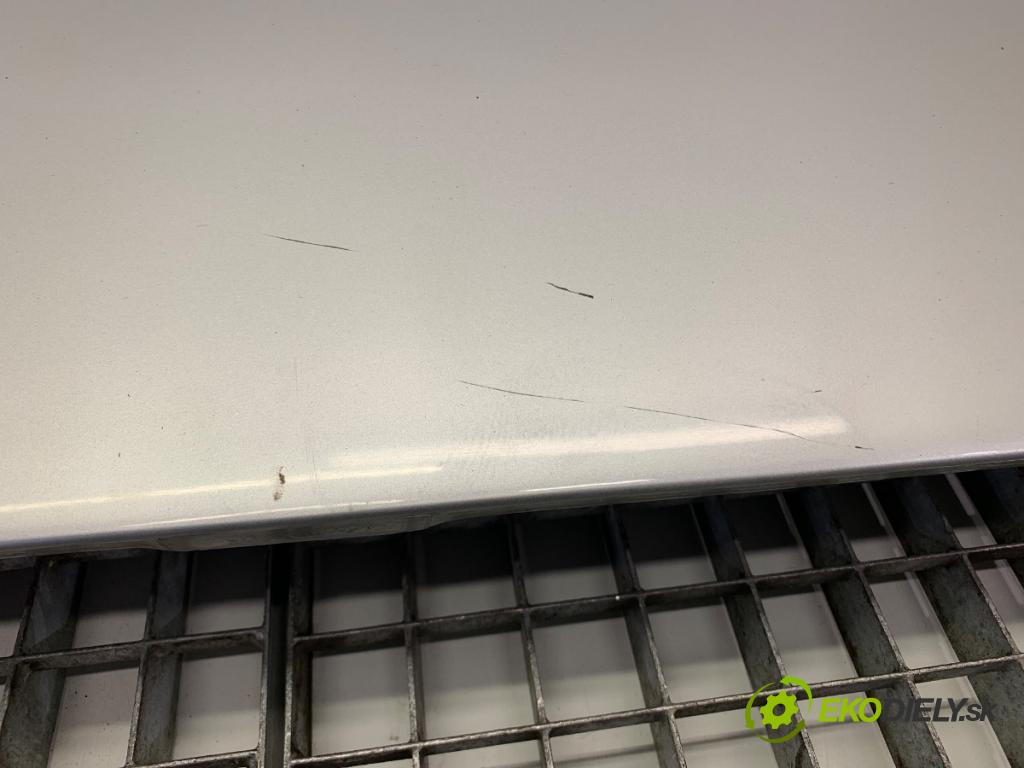 VOLVO V40 liftback 2016 88 kW D2 1969 Svetlo brzdových svetiel Spoiler krídlo 711