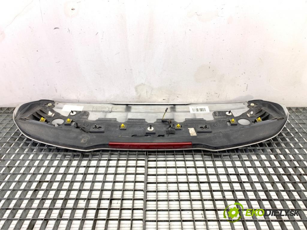 VOLVO V40 liftback 2016 88 kW D2 1969 Svetlo brzdových svetiel Spoiler krídlo 711