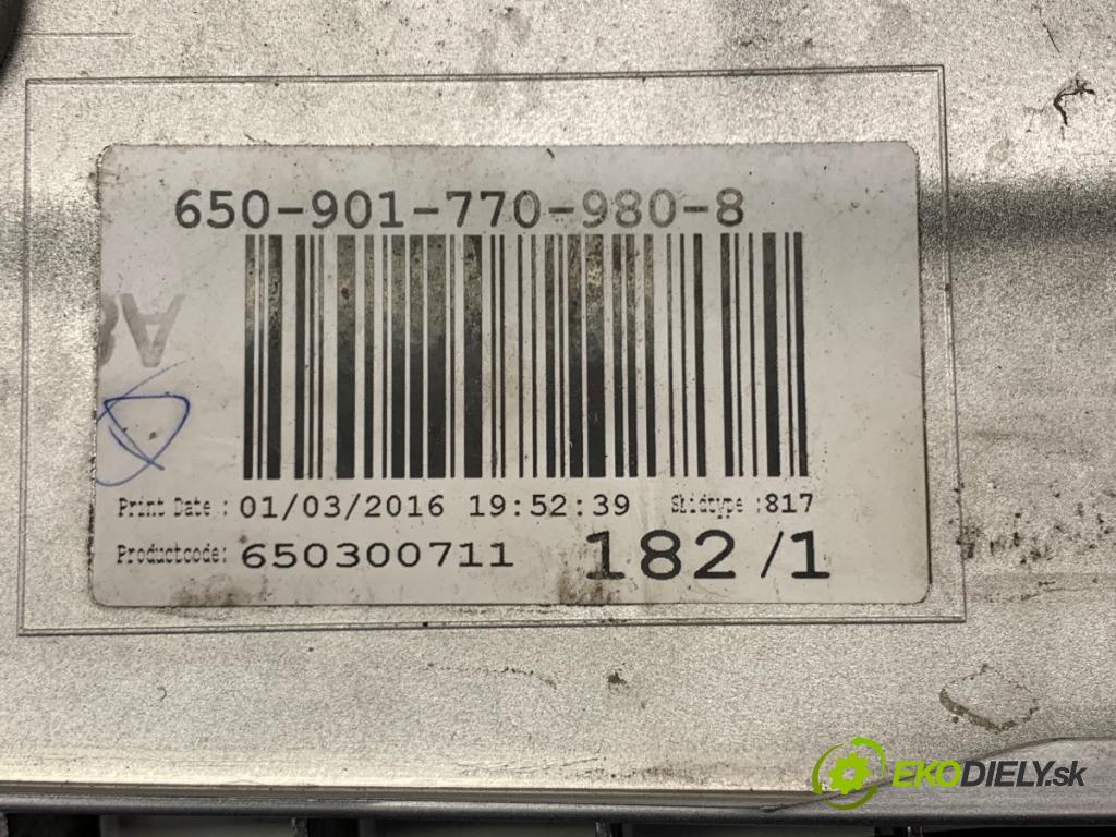 VOLVO V40 liftback 2016 88 kW D2 1969 Svetlo brzdových svetiel Spoiler krídlo 711