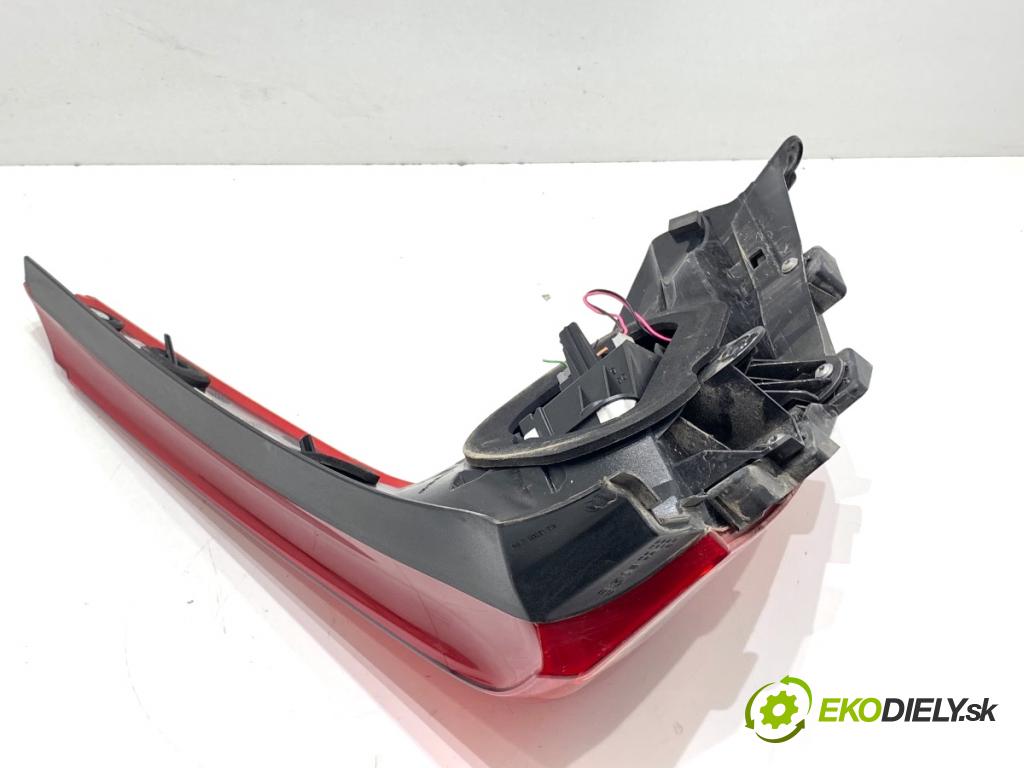 VOLVO V40 liftback 2016 88 kW D2 1969 světlo levý zadní část