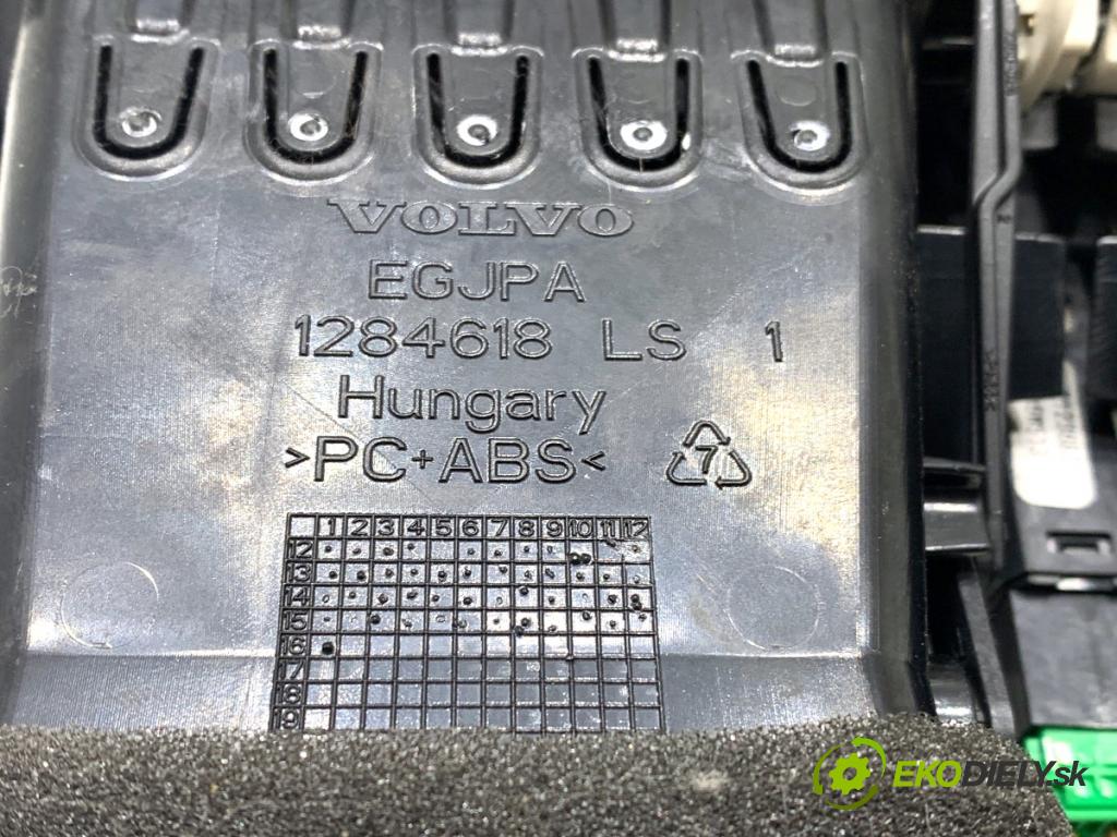 VOLVO V40 liftback 2016 88 kW D2 1969 mří topení přední část 313702