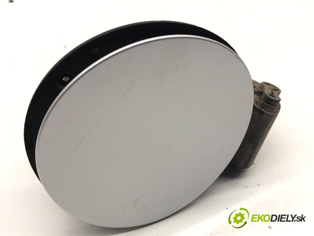 VOLVO V40 liftback 2016 88 kW D2 1969 Dvierka nádrže paliva 31278862 (Kľučka dverí ostatné)