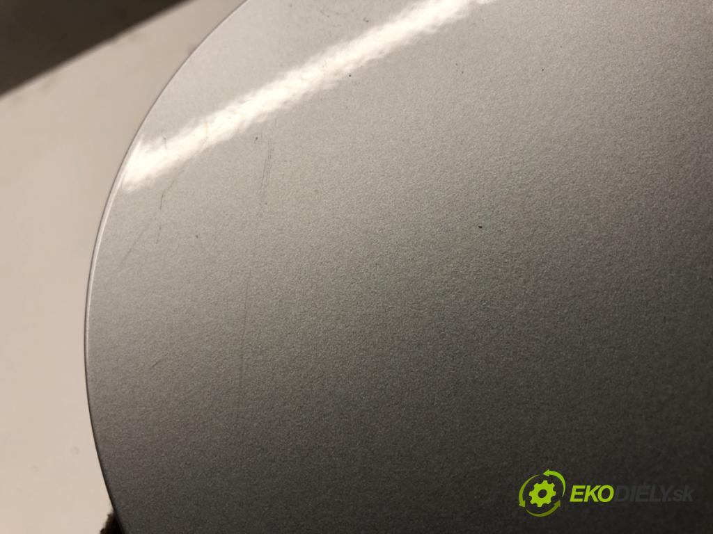 VOLVO V40 liftback 2016 88 kW D2 1969 Dvierka nádrže paliva 31278862 (Kľučka dverí ostatné)