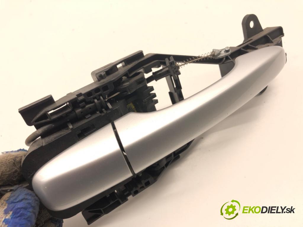 VOLVO V40 liftback 2016 88 kW D2 1969 Kľučka vonkajšia pravy predný 31440086