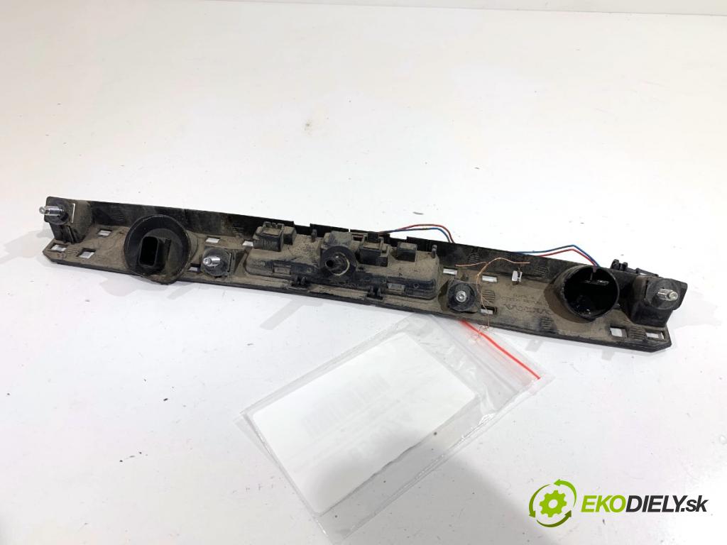 VOLVO V40 liftback 2016 88 kW D2 1969 klika dveří zadní část 31386846