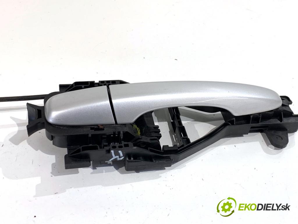 VOLVO V40 liftback 2016 88 kW D2 1969 klika vnejší pravý zadní část 31440084