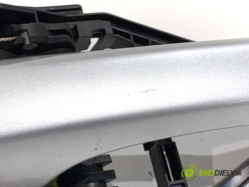 VOLVO V40 liftback 2016 88 kW D2 1969 Kľučka vonkajšia pravy zad 31440084