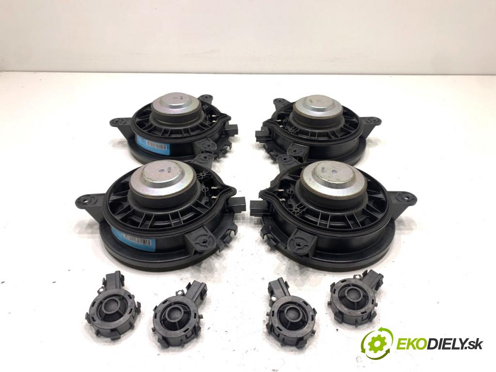 VOLVO V40 liftback 2016 88 kW D2 1969 reproduktory 30657445 31384748