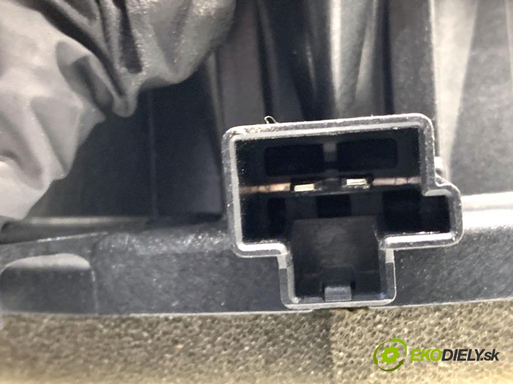 VOLVO V40 liftback 2016 88 kW D2 1969 reproduktory 30657445 31384748