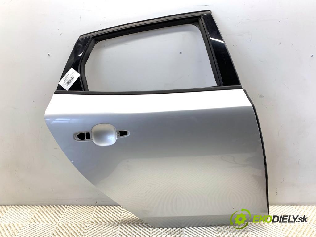 VOLVO V40 liftback 2016 88 kW D2 1969 Dvere pravy zad 711