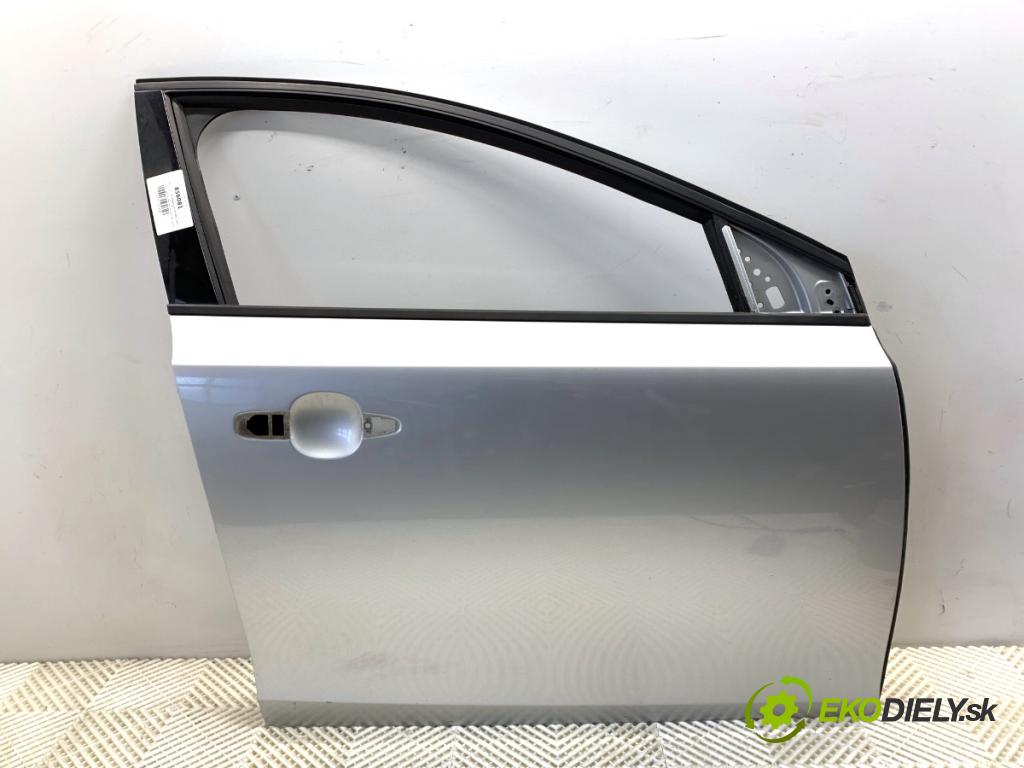VOLVO V40 liftback 2016 88 kW D2 1969 Dvere pravy predný 711