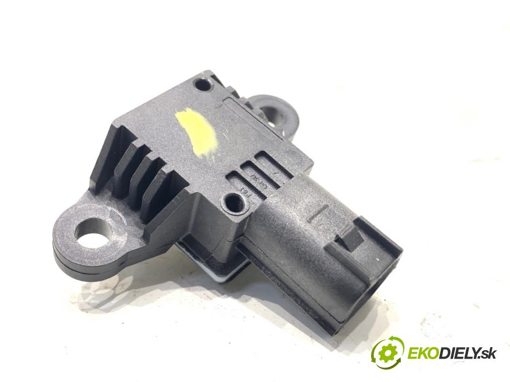 VOLVO V40 liftback 2016 88 kW D2 1969 Snímač nárazu 31360986 (Snímač nárazu)