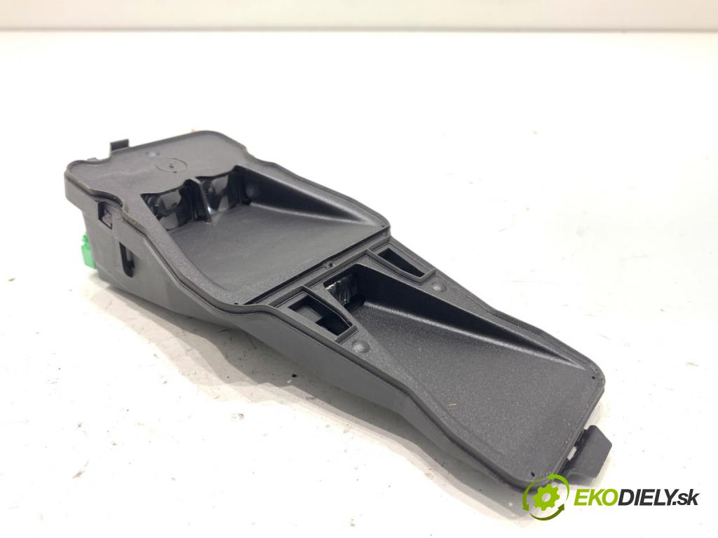 VOLVO V40 liftback 2016 88 kW D2 1969 Snímač dažďa 31360888 (Snímač dažďa)