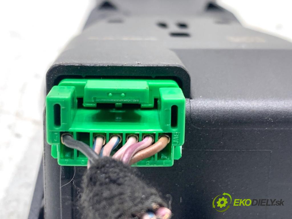 VOLVO V40 liftback 2016 88 kW D2 1969 snímač deště 31360888 (Snímač deště)