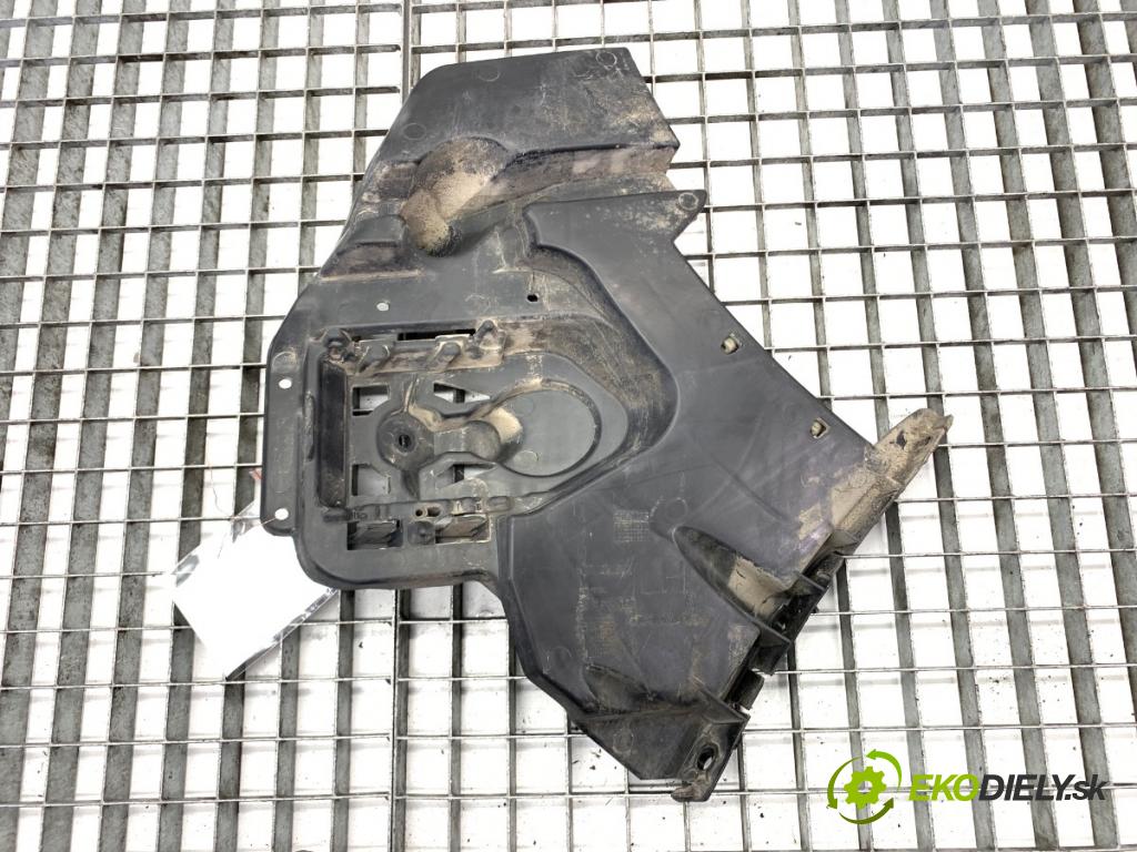 VOLVO V40 liftback 2016 88 kW D2 1969 úchyt nárazníka levý zadní část 31395103