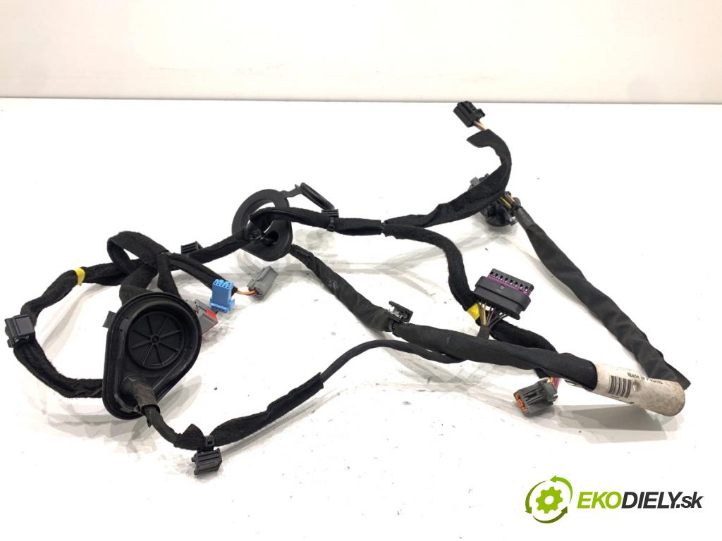 VOLVO V40 liftback 2016 88 kW D2 1969 káblovačka dveře zadní část pravý 31313719