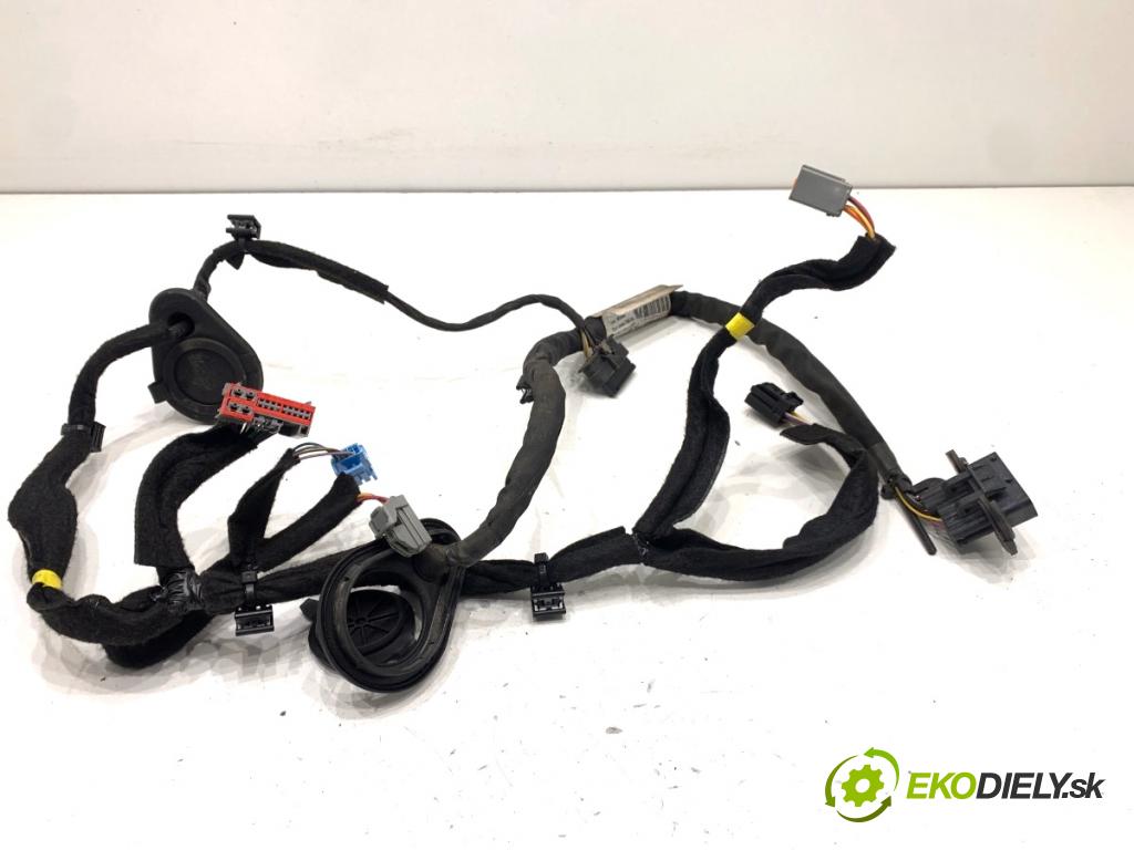 VOLVO V40 liftback 2016 88 kW D2 1969 káblovačka dveře zadní část pravý 31313719