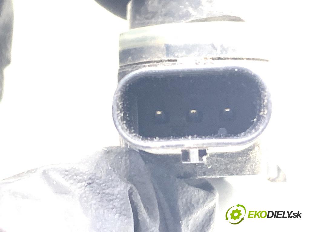 VOLVO V40 liftback 2016 88 kW D2 1969 Snímač PDC 31445160