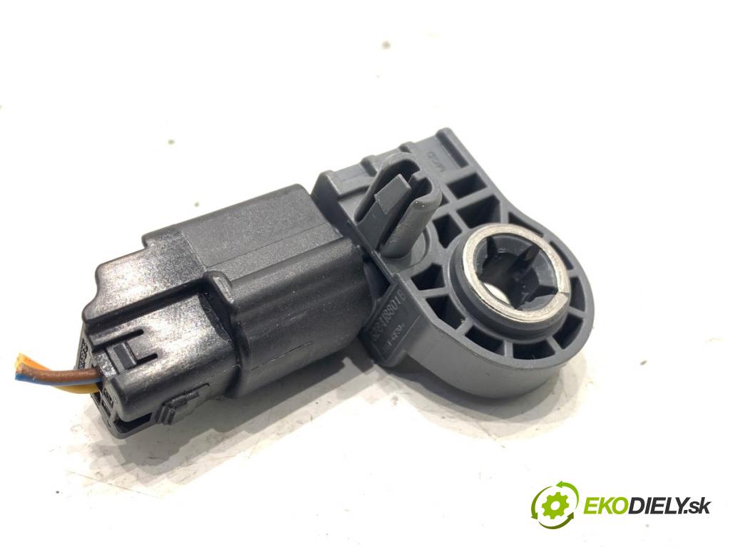 VOLVO V40 liftback 2016 88 kW D2 1969 snímač nárazu 31387891 (Snímač nárazu)