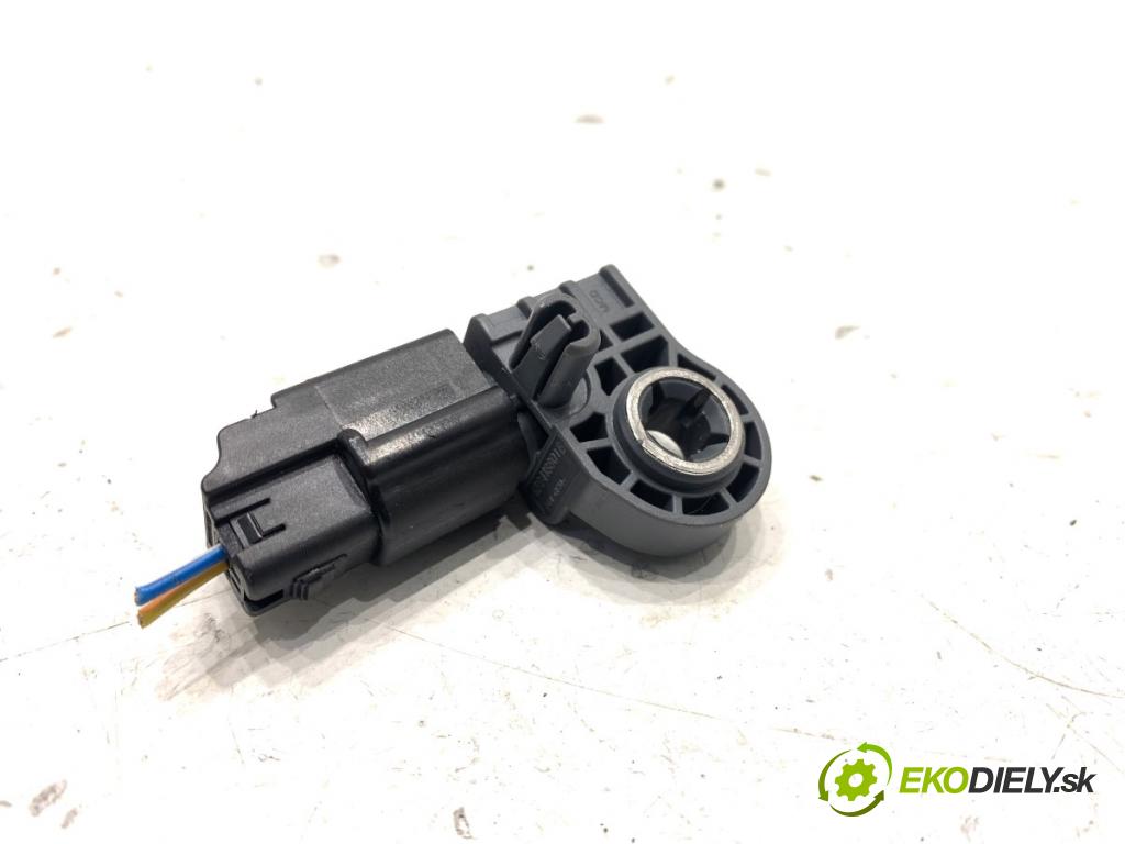 VOLVO V40 liftback 2016 88 kW D2 1969 Snímač nárazu 31387891 (Snímač nárazu)