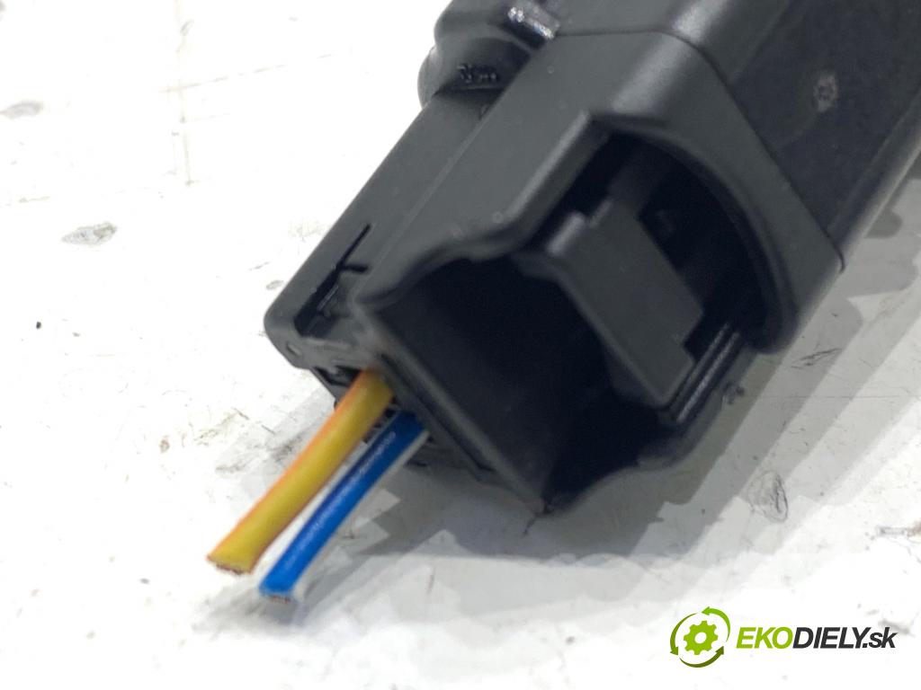 VOLVO V40 liftback 2016 88 kW D2 1969 Snímač nárazu 31387891 (Snímač nárazu)