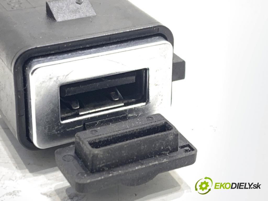 VOLVO V40 liftback 2016 88 kW D2 1969 HNÍZDO: USB 8M5T-19A164-VA