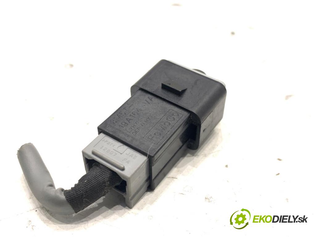 VOLVO V40 liftback 2016 88 kW D2 1969 HNÍZDO: USB 8M5T-19A164-VA