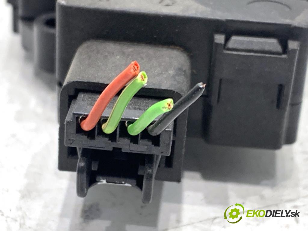 VOLVO V40 liftback 2016 88 kW D2 1969 motor topení 19E616-AA