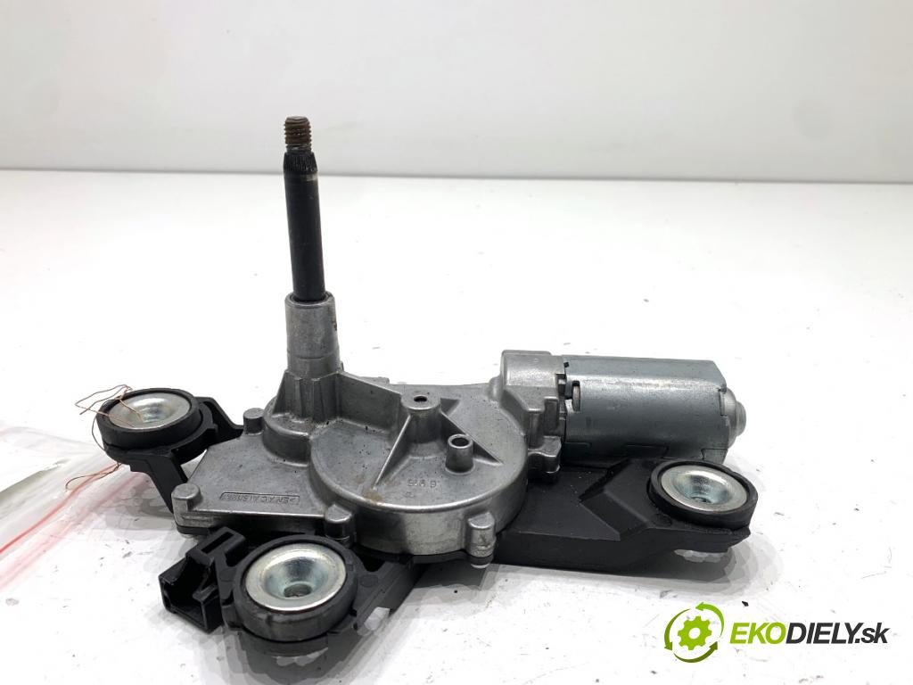 VOLVO V40 liftback 2016 88 kW D2 1969 motor stěračů zadní část 31294492