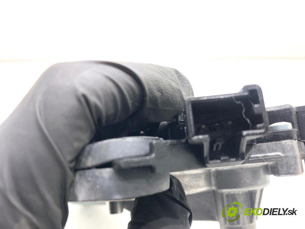 VOLVO V40 liftback 2016 88 kW D2 1969 motor stěračů zadní část 31294492