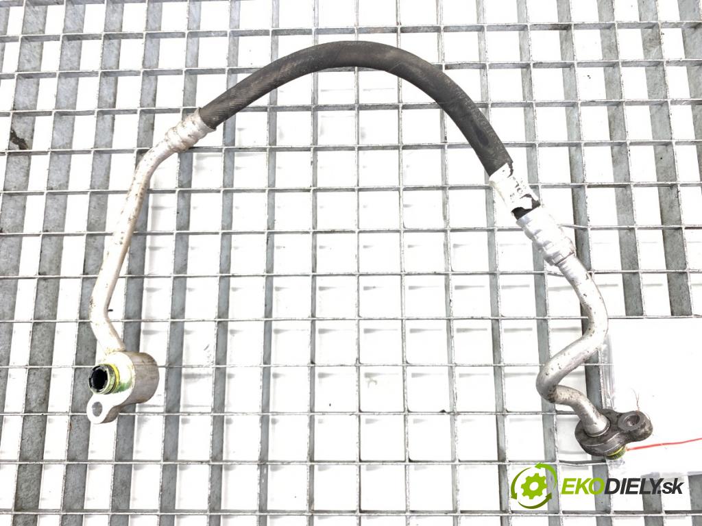 VOLVO V40 liftback 2016 88 kW D2 1969 rúrka klimatizace  (Trubka klimatizace)