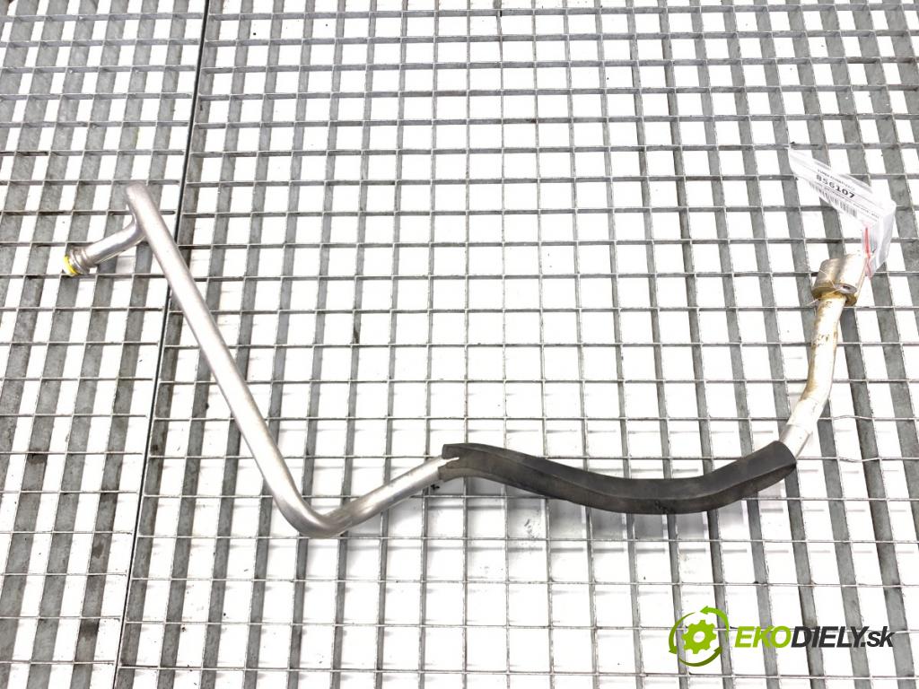 VOLVO V40 liftback 2016 88 kW D2 1969 rúrka klimatizace  (Trubka klimatizace)