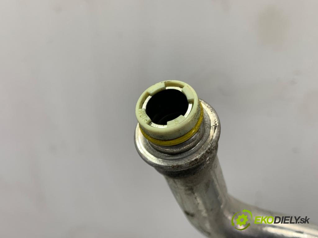 VOLVO V40 liftback 2016 88 kW D2 1969 rúrka klimatizace  (Trubka klimatizace)