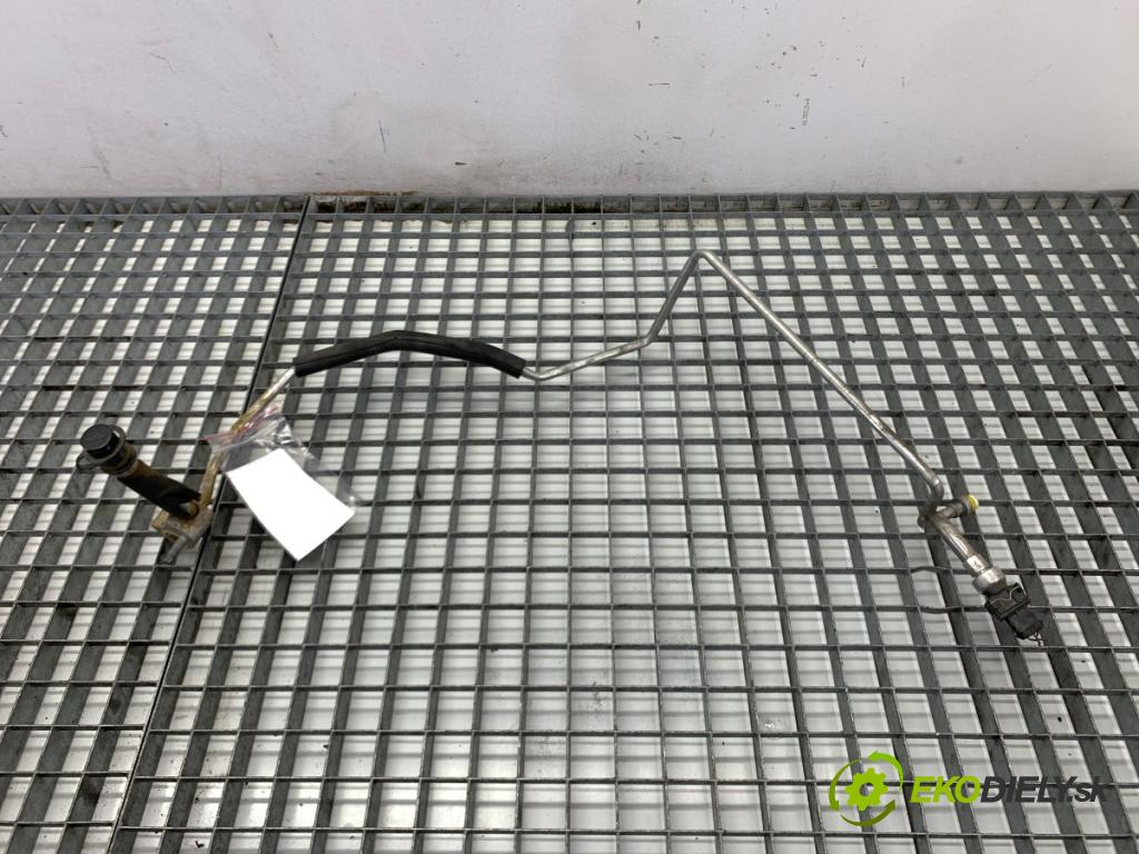 VOLVO V40 liftback 2016 88 kW D2 1969 rúrka klimatizace  (Trubka klimatizace)