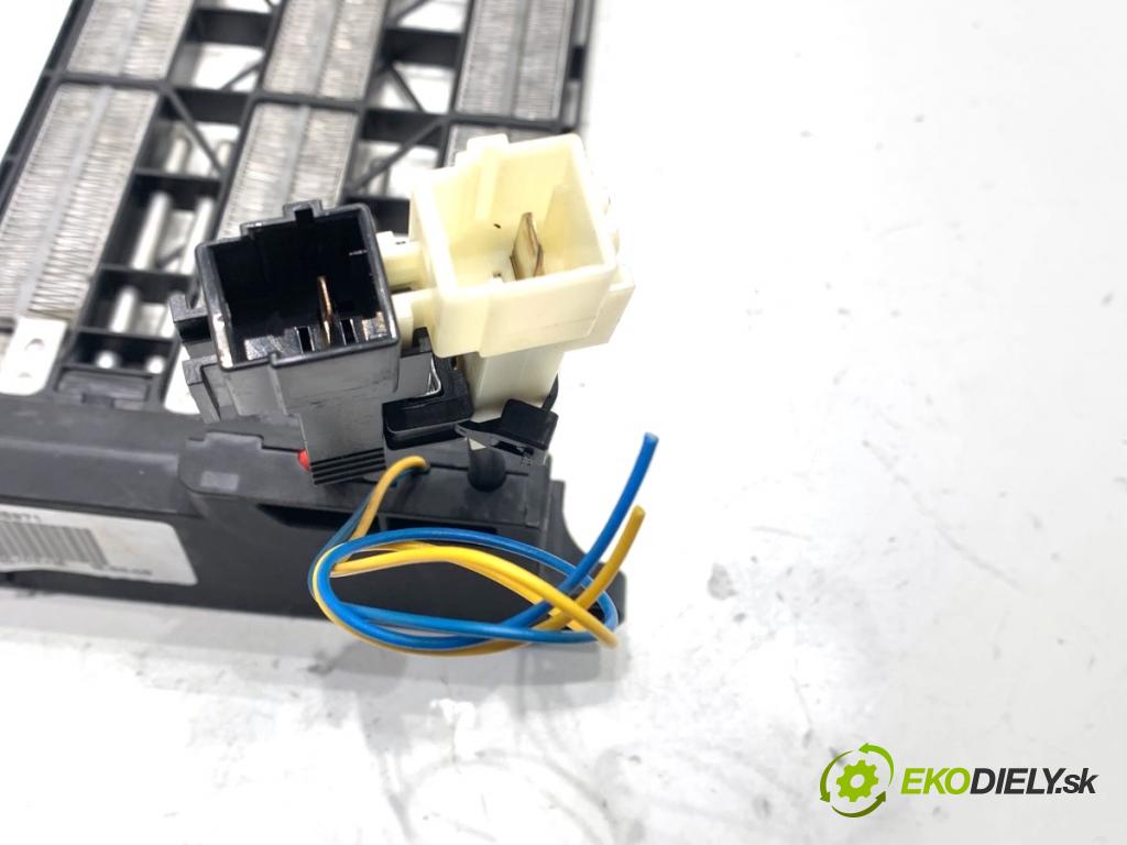 VOLVO V40 liftback 2016 88 kW D2 1969 topné těleso radiátor topení elektrická 31418971 (Radiátor topení)