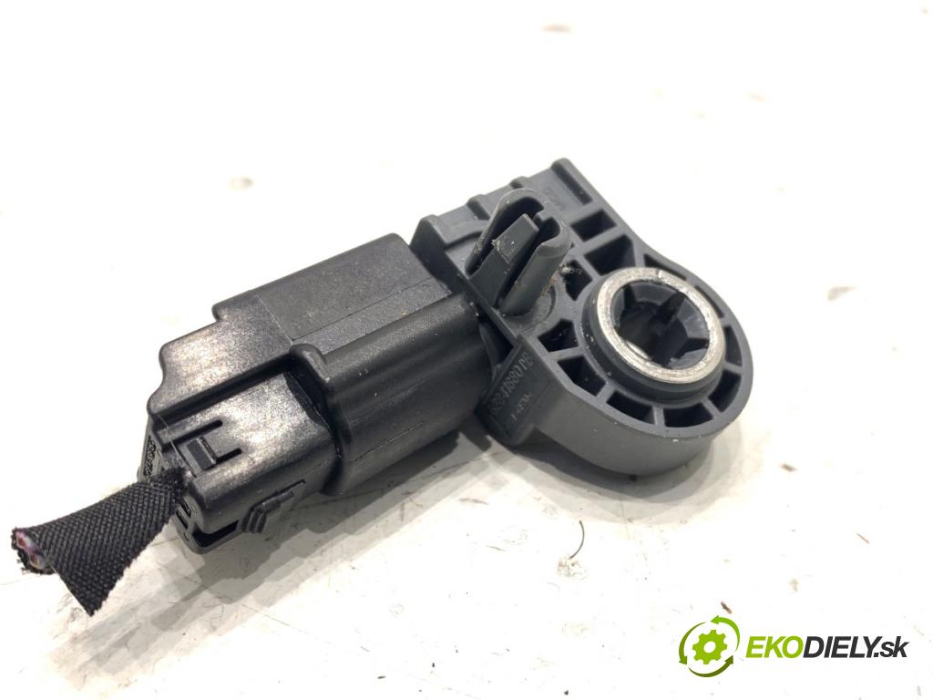 VOLVO V40 liftback 2016 88 kW D2 1969 Snímač nárazu 31387891 (Snímač nárazu)