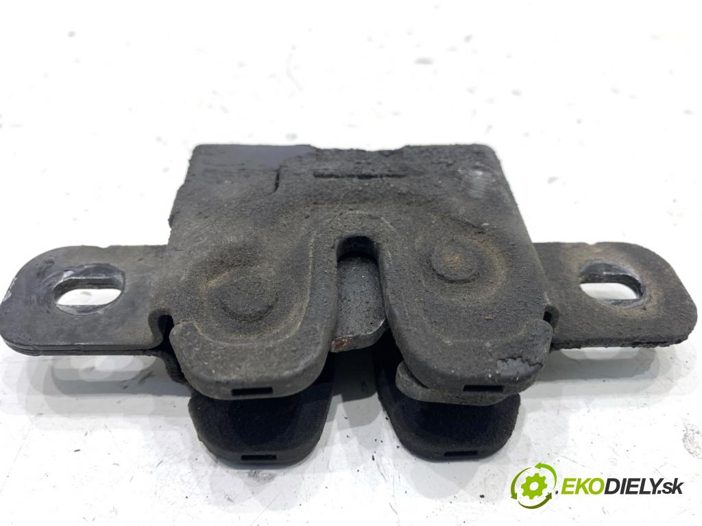 VOLVO V40 liftback 2016 88 kW D2 1969 zámok kapoty pravy