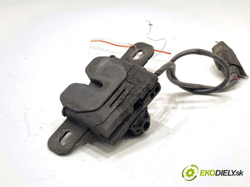 VOLVO V40 liftback 2016 88 kW D2 1969 zámok kapoty ľavy