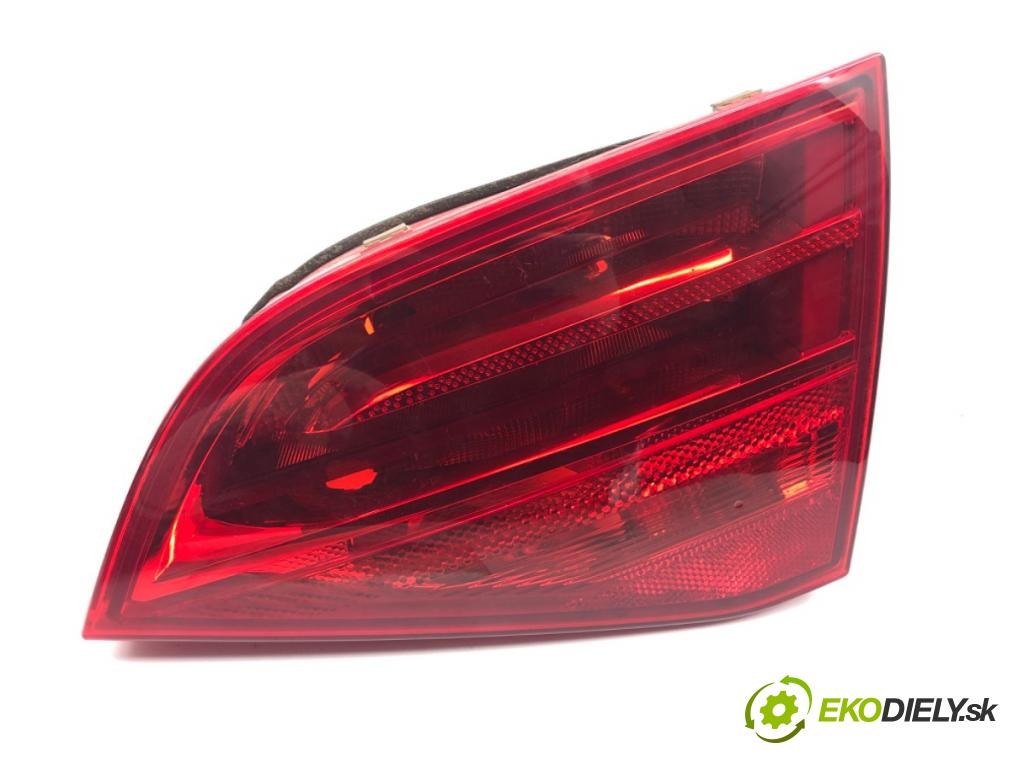 AUDI A4 B8 sedan 2009 105 kW 2.0 TDI 1968 světlo zadní část pravá vnitřní  (Klika dveří ostatní)