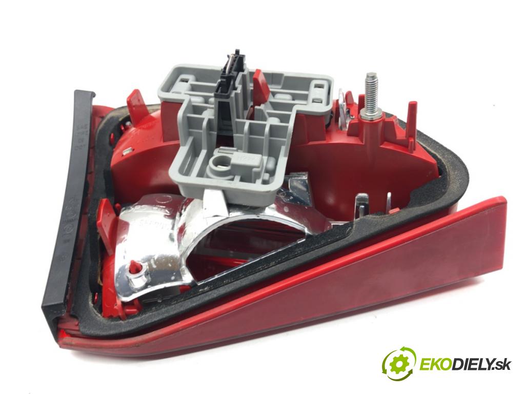 AUDI A4 B8 sedan 2009 105 kW 2.0 TDI 1968 světlo zadní část pravá vnitřní  (Klika dveří ostatní)