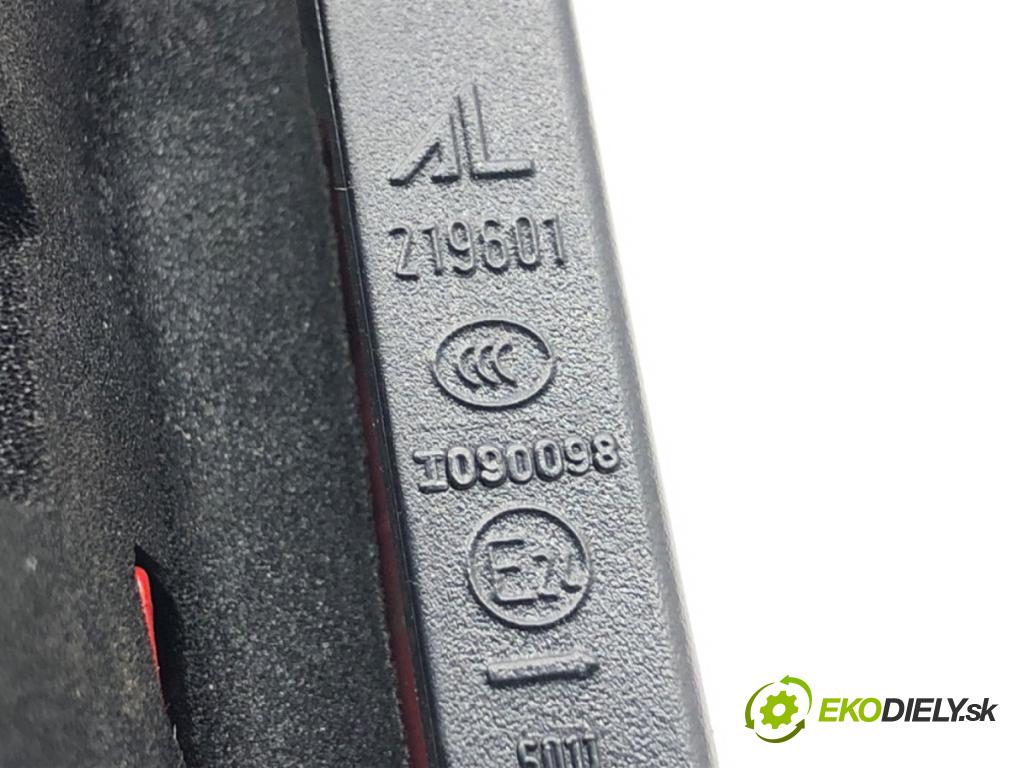 AUDI A4 B8 sedan 2009 105 kW 2.0 TDI 1968 světlo zadní část levá strana vnitřní  (Klika dveří ostatní)